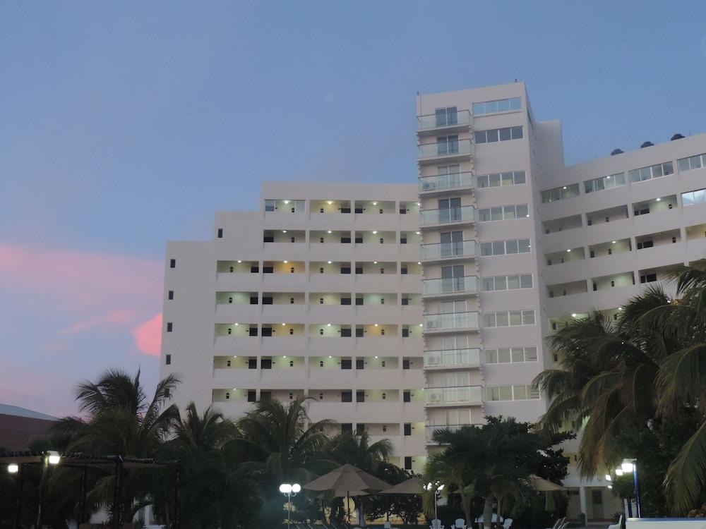 Hotel Calypso Cancún Extérieur photo